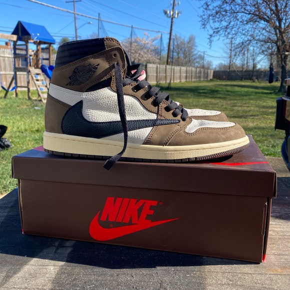 Jordan 1 High Travis Scott